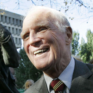 This Nov. 1, 2006 file photograph shows former Boston Mayor Kevin White outside Faneuil Hall in Boston Wednesday, Nov. 1, 2006. 