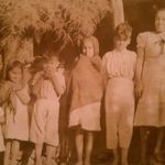 Nuestra abuela Micaela con el rebozo, y sus hermanos/as