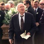 Rev. Will D. Campbell lead the pall bearers carrying the body of Southern writer Willie Morris to its grave site at the Glenwood Cemetary in Yazoo City, Miss., Thursday, Aug. 5, 1999. Campbell was one of two ministers officiating the burial. Morris died Monday in Jackson of a heart attack. The Rev. Will Campbell