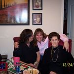 Aunt Susie, Curtney and Grandma :)
Christimas 08