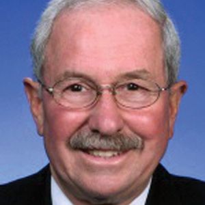 DR VANDERLYN R. PINE